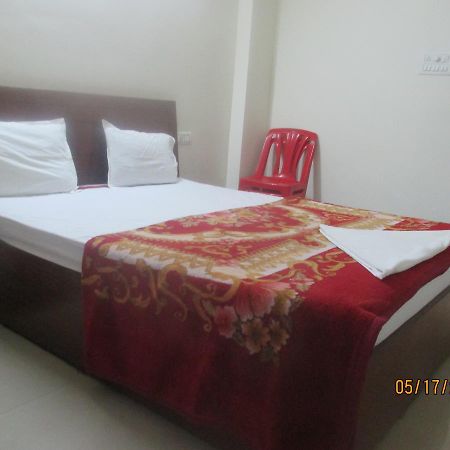 Sri Sai Ganesh Lodge Hyderabad Exterior photo