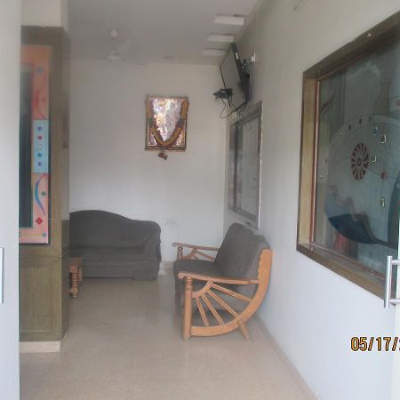 Sri Sai Ganesh Lodge Hyderabad Exterior photo