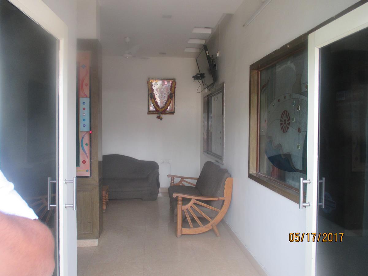 Sri Sai Ganesh Lodge Hyderabad Exterior photo