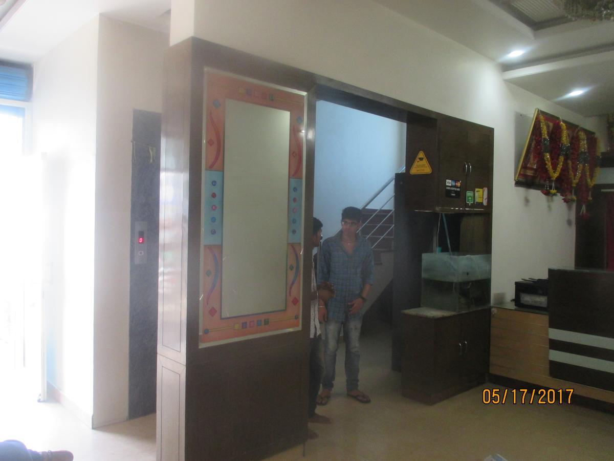 Sri Sai Ganesh Lodge Hyderabad Exterior photo