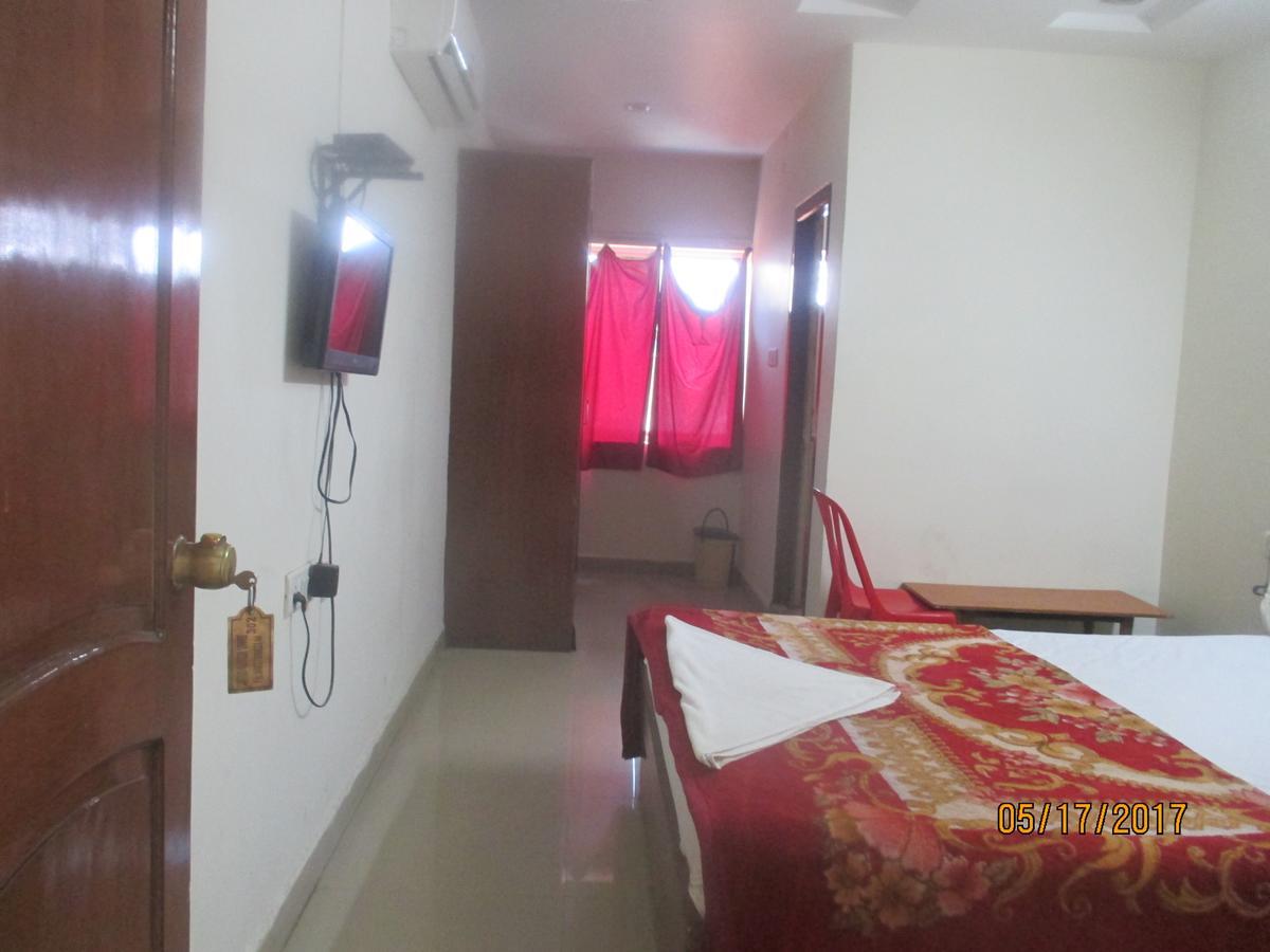 Sri Sai Ganesh Lodge Hyderabad Exterior photo